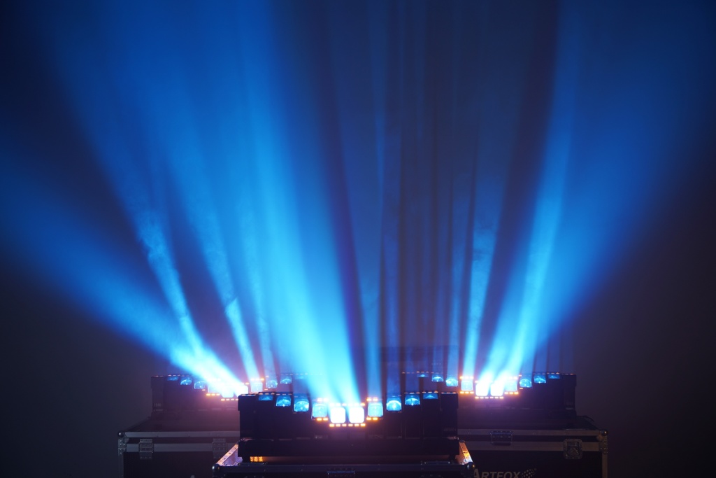 Wall wash light:12x60w LED beam, each led Tilt individually